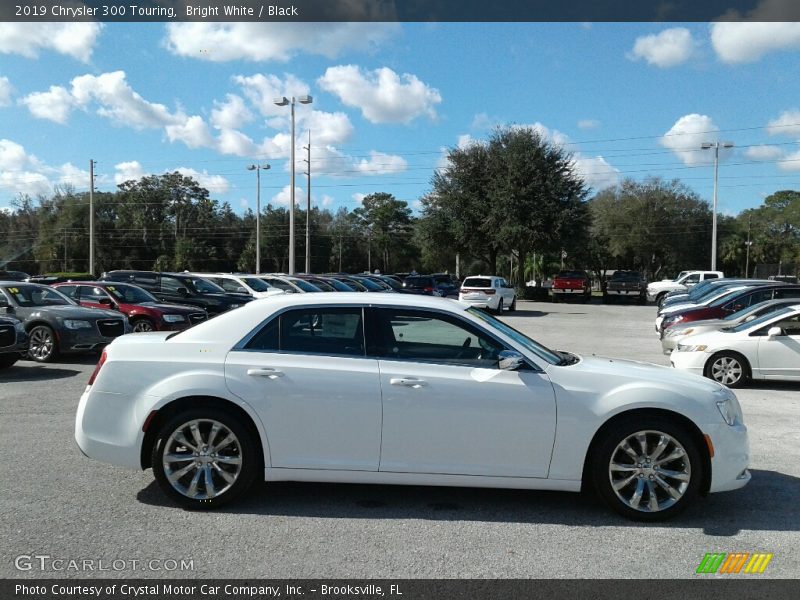 Bright White / Black 2019 Chrysler 300 Touring