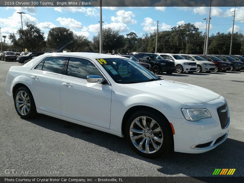 Bright White / Black 2019 Chrysler 300 Touring