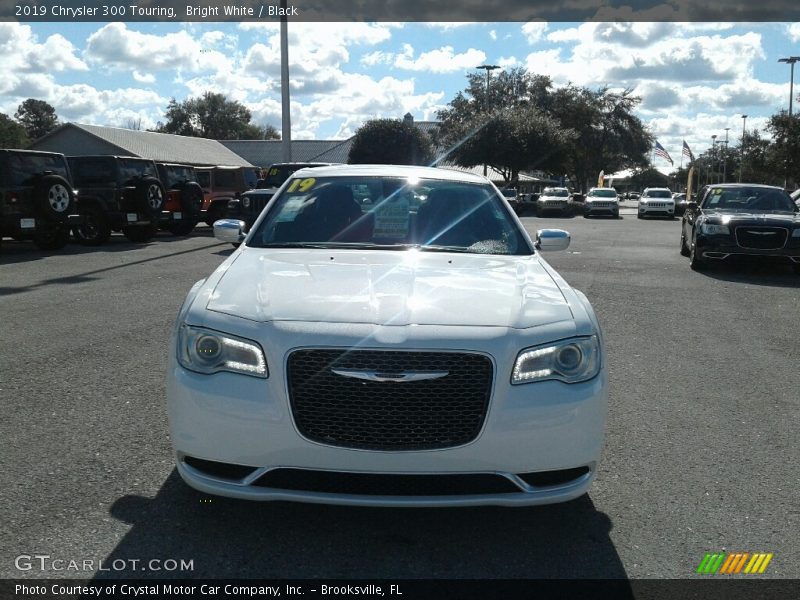 Bright White / Black 2019 Chrysler 300 Touring
