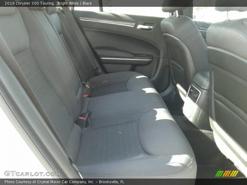 Bright White / Black 2019 Chrysler 300 Touring