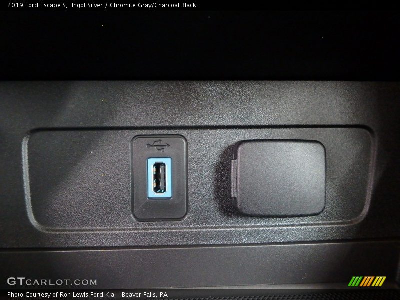 Ingot Silver / Chromite Gray/Charcoal Black 2019 Ford Escape S