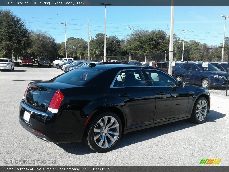 Gloss Black / Black 2019 Chrysler 300 Touring