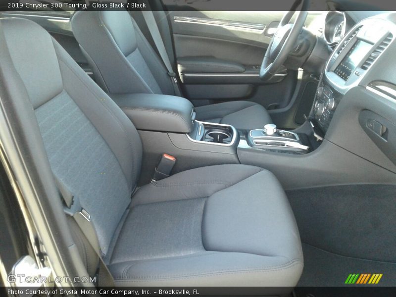Gloss Black / Black 2019 Chrysler 300 Touring