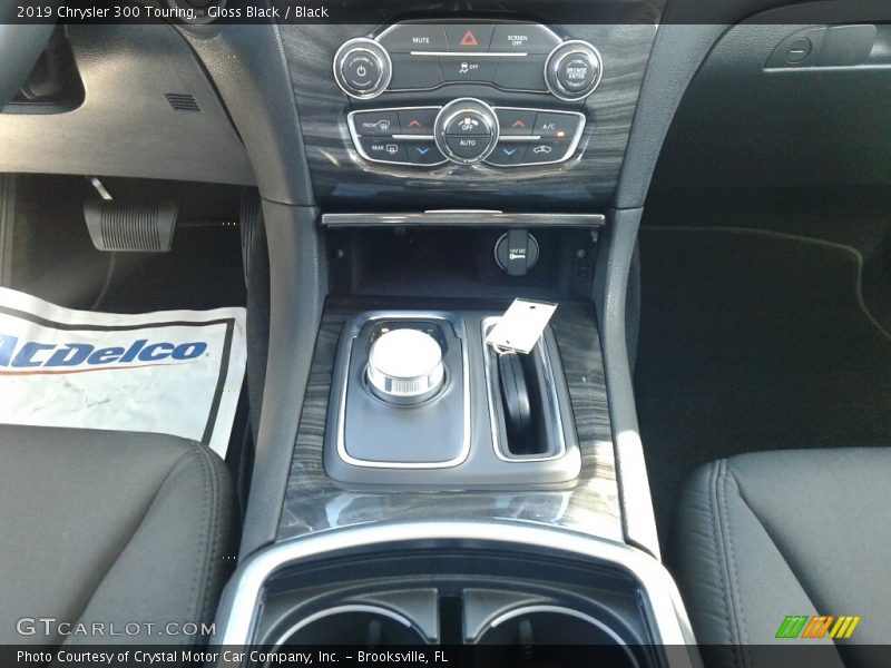 Gloss Black / Black 2019 Chrysler 300 Touring
