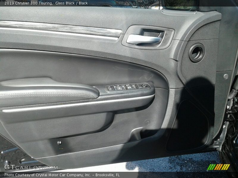 Gloss Black / Black 2019 Chrysler 300 Touring