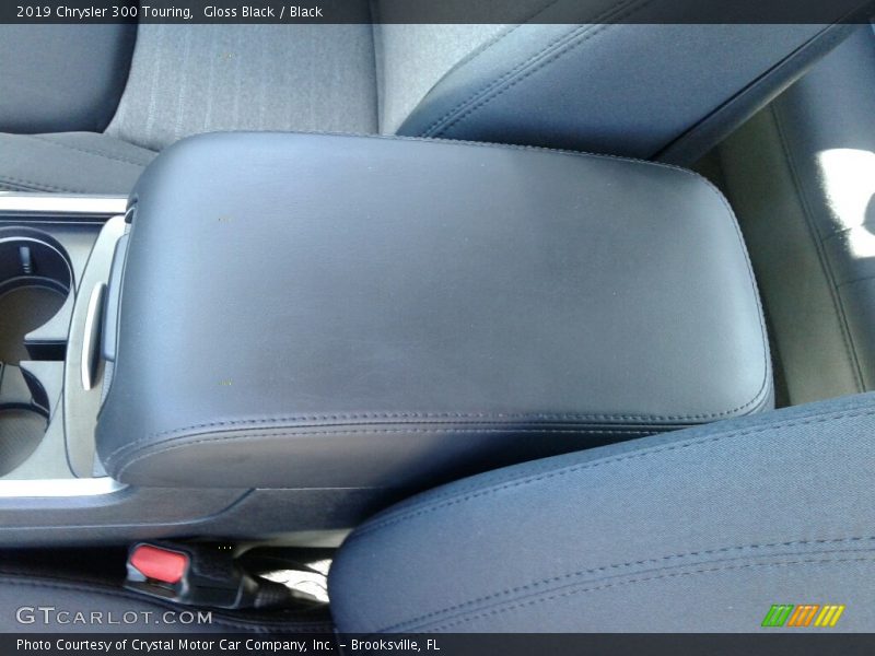 Gloss Black / Black 2019 Chrysler 300 Touring