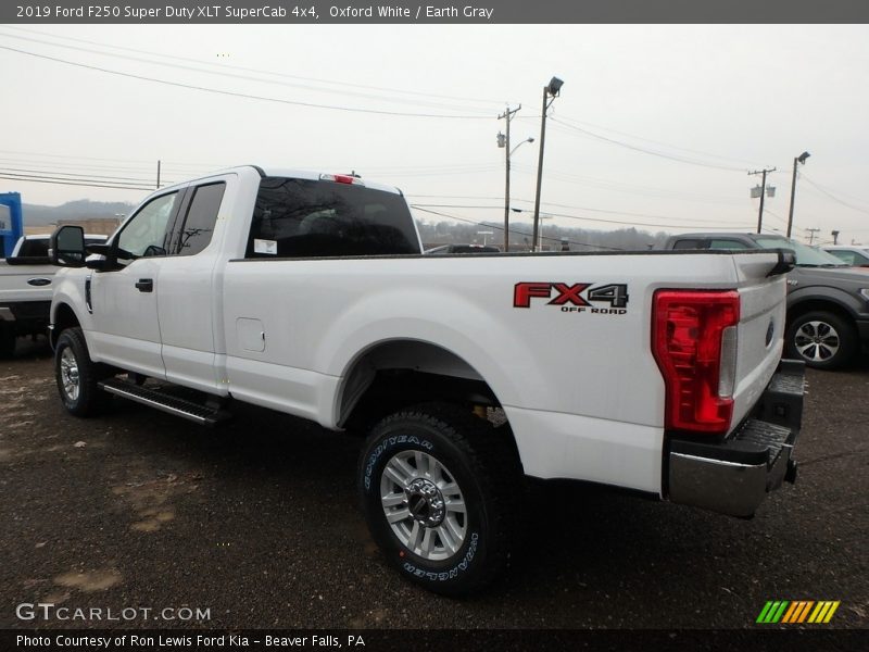 Oxford White / Earth Gray 2019 Ford F250 Super Duty XLT SuperCab 4x4