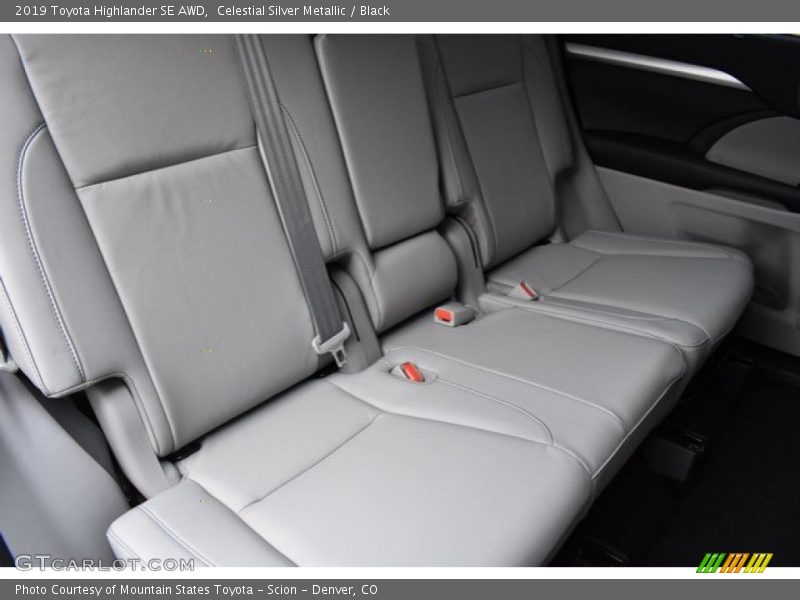 Celestial Silver Metallic / Black 2019 Toyota Highlander SE AWD