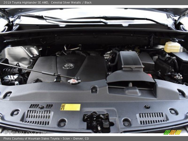 Celestial Silver Metallic / Black 2019 Toyota Highlander SE AWD