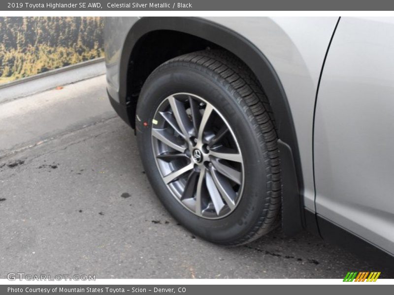 Celestial Silver Metallic / Black 2019 Toyota Highlander SE AWD