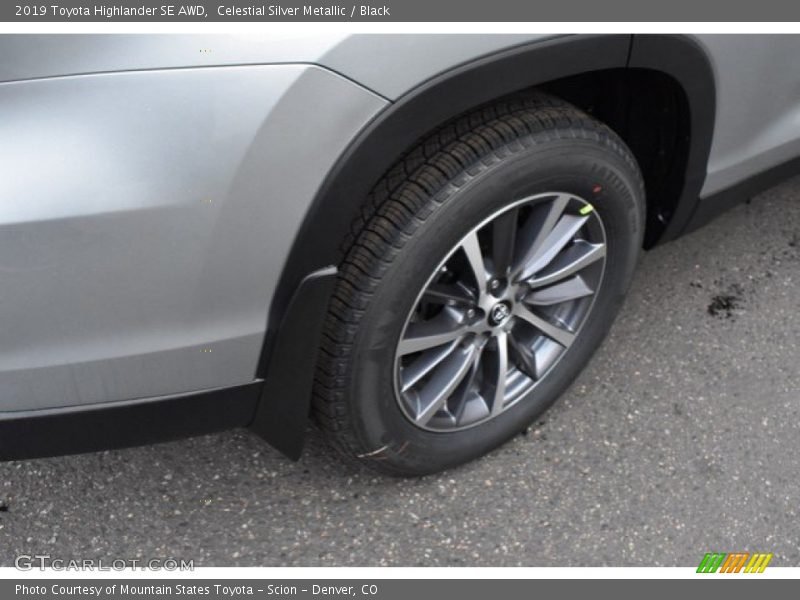 Celestial Silver Metallic / Black 2019 Toyota Highlander SE AWD