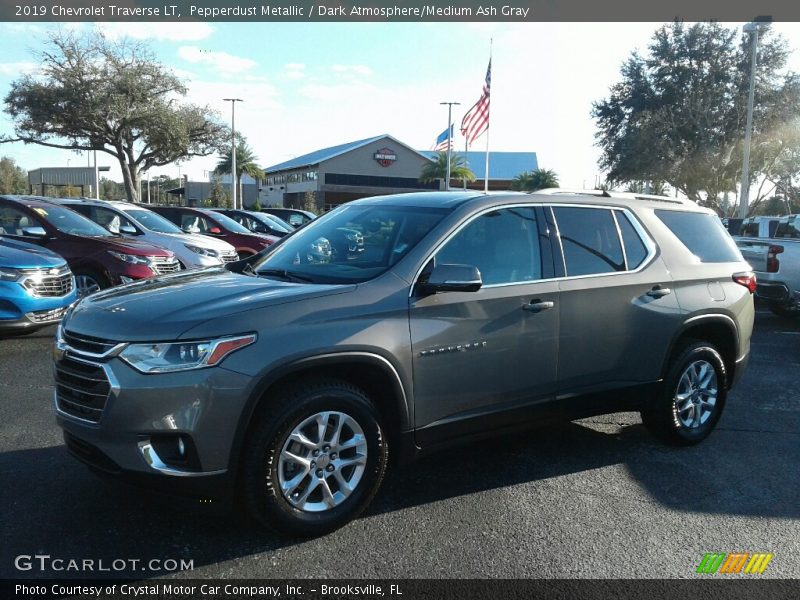 Pepperdust Metallic / Dark Atmosphere/Medium Ash Gray 2019 Chevrolet Traverse LT