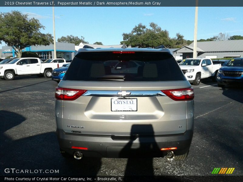 Pepperdust Metallic / Dark Atmosphere/Medium Ash Gray 2019 Chevrolet Traverse LT