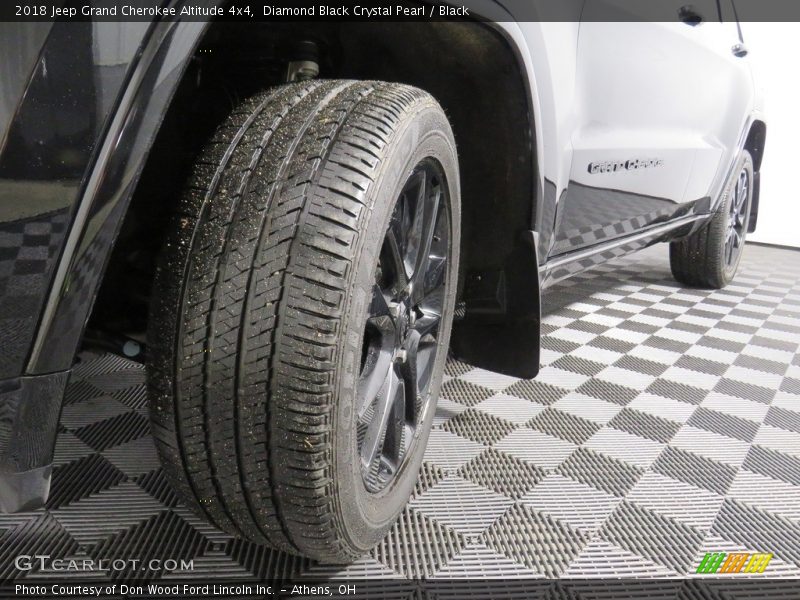 Diamond Black Crystal Pearl / Black 2018 Jeep Grand Cherokee Altitude 4x4