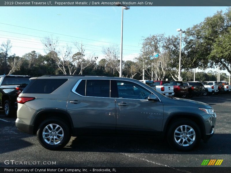 Pepperdust Metallic / Dark Atmosphere/Medium Ash Gray 2019 Chevrolet Traverse LT