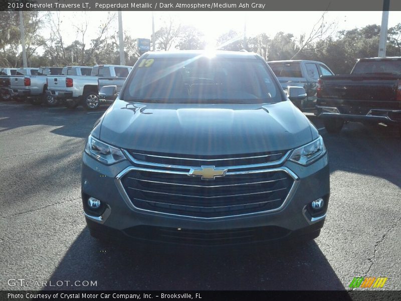 Pepperdust Metallic / Dark Atmosphere/Medium Ash Gray 2019 Chevrolet Traverse LT