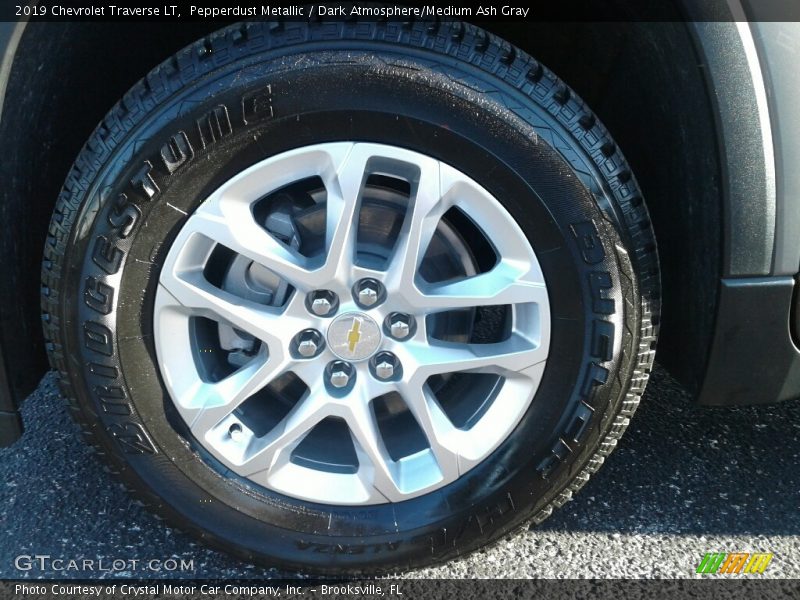 Pepperdust Metallic / Dark Atmosphere/Medium Ash Gray 2019 Chevrolet Traverse LT