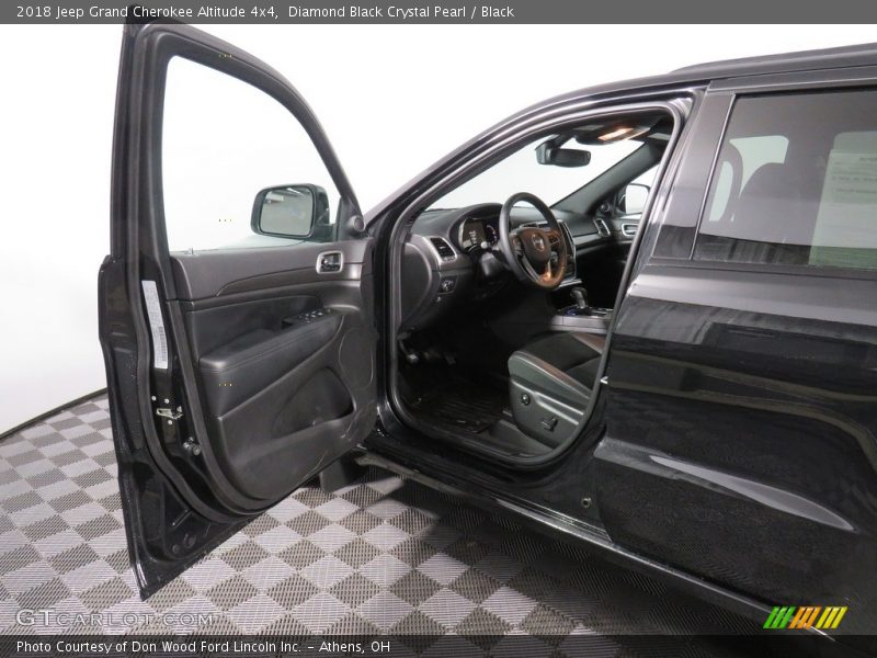 Diamond Black Crystal Pearl / Black 2018 Jeep Grand Cherokee Altitude 4x4