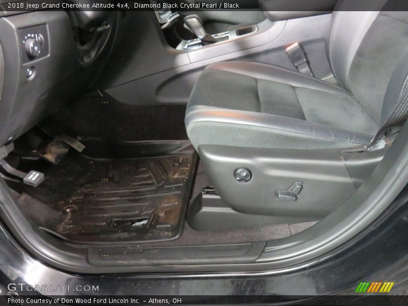 Diamond Black Crystal Pearl / Black 2018 Jeep Grand Cherokee Altitude 4x4