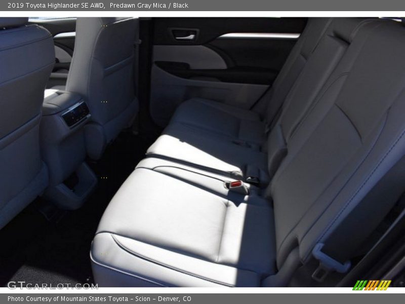 Predawn Gray Mica / Black 2019 Toyota Highlander SE AWD