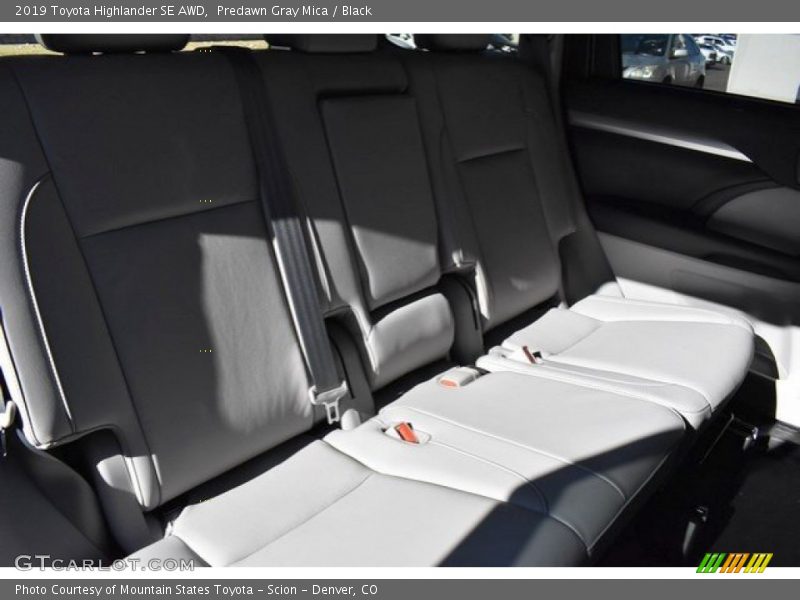 Predawn Gray Mica / Black 2019 Toyota Highlander SE AWD