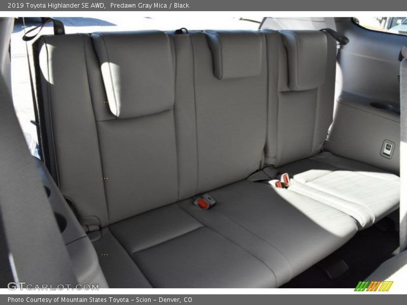 Predawn Gray Mica / Black 2019 Toyota Highlander SE AWD