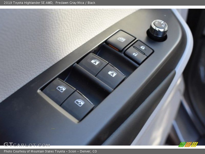 Predawn Gray Mica / Black 2019 Toyota Highlander SE AWD