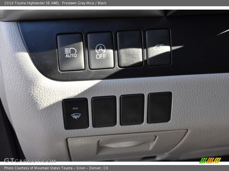 Predawn Gray Mica / Black 2019 Toyota Highlander SE AWD