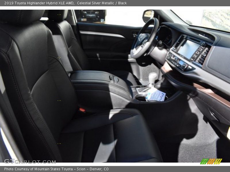 Celestial Silver Metallic / Black 2019 Toyota Highlander Hybrid XLE AWD
