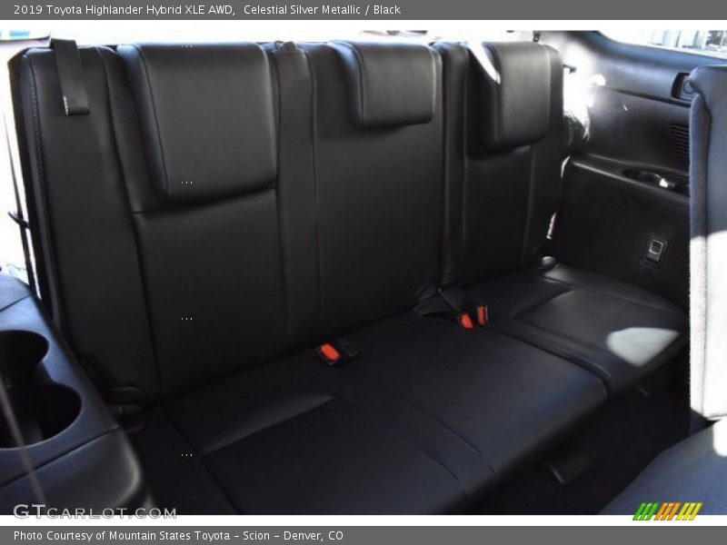 Celestial Silver Metallic / Black 2019 Toyota Highlander Hybrid XLE AWD