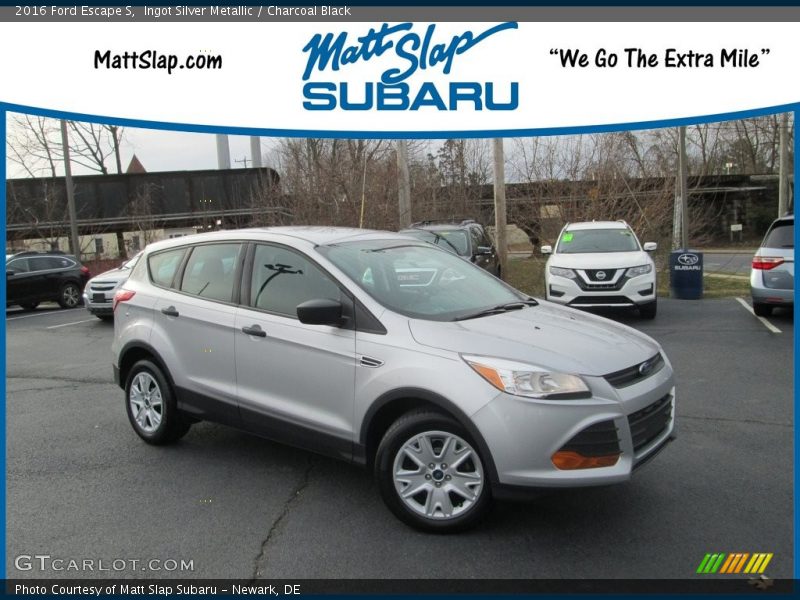 Ingot Silver Metallic / Charcoal Black 2016 Ford Escape S