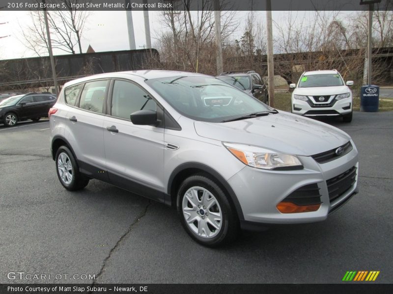 Ingot Silver Metallic / Charcoal Black 2016 Ford Escape S