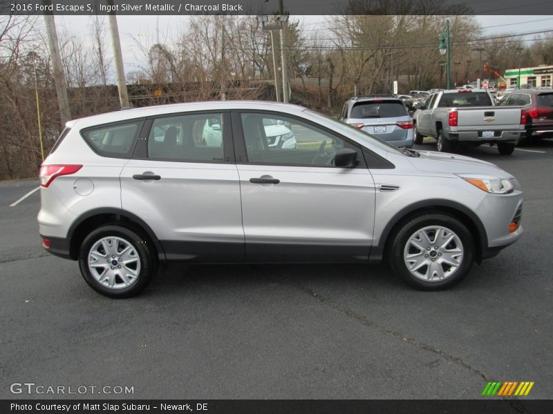 Ingot Silver Metallic / Charcoal Black 2016 Ford Escape S