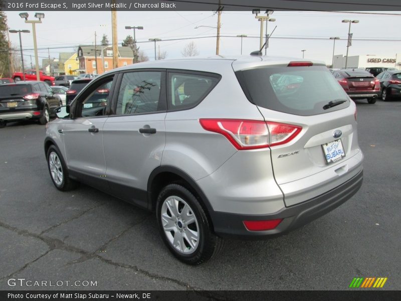 Ingot Silver Metallic / Charcoal Black 2016 Ford Escape S
