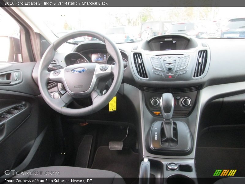 Ingot Silver Metallic / Charcoal Black 2016 Ford Escape S