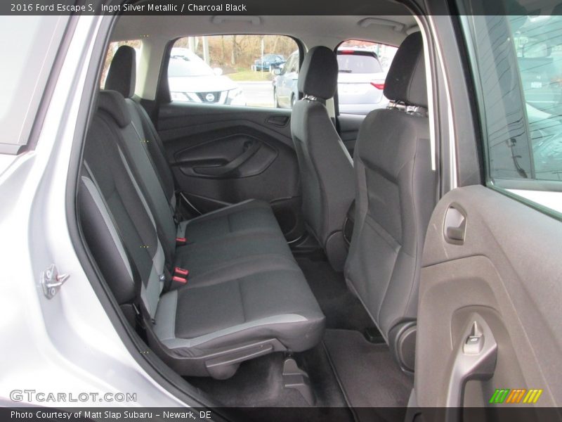 Ingot Silver Metallic / Charcoal Black 2016 Ford Escape S