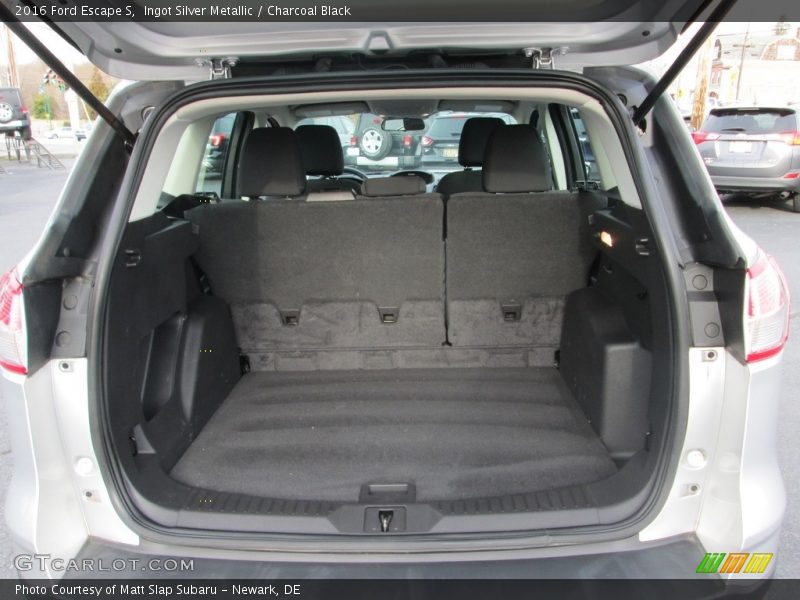 Ingot Silver Metallic / Charcoal Black 2016 Ford Escape S