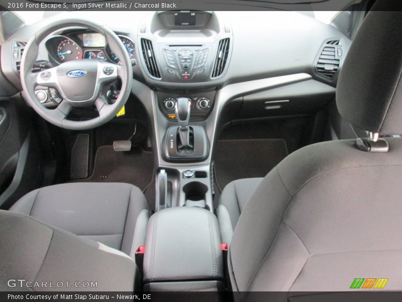 Ingot Silver Metallic / Charcoal Black 2016 Ford Escape S