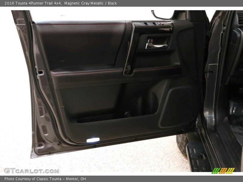 Magnetic Gray Metallic / Black 2016 Toyota 4Runner Trail 4x4