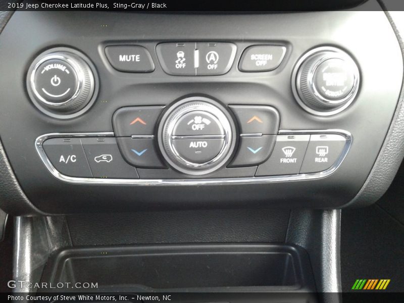 Sting-Gray / Black 2019 Jeep Cherokee Latitude Plus