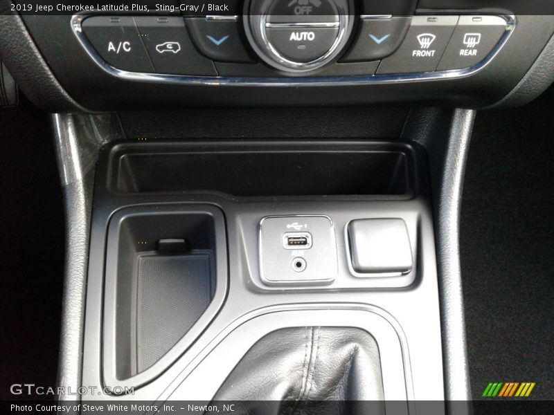 Sting-Gray / Black 2019 Jeep Cherokee Latitude Plus