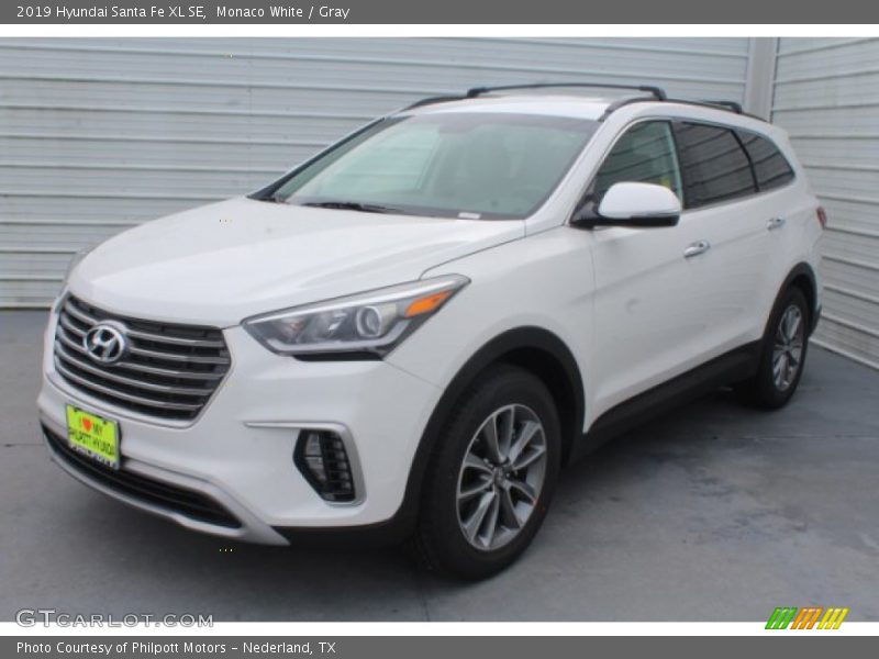 Front 3/4 View of 2019 Santa Fe XL SE