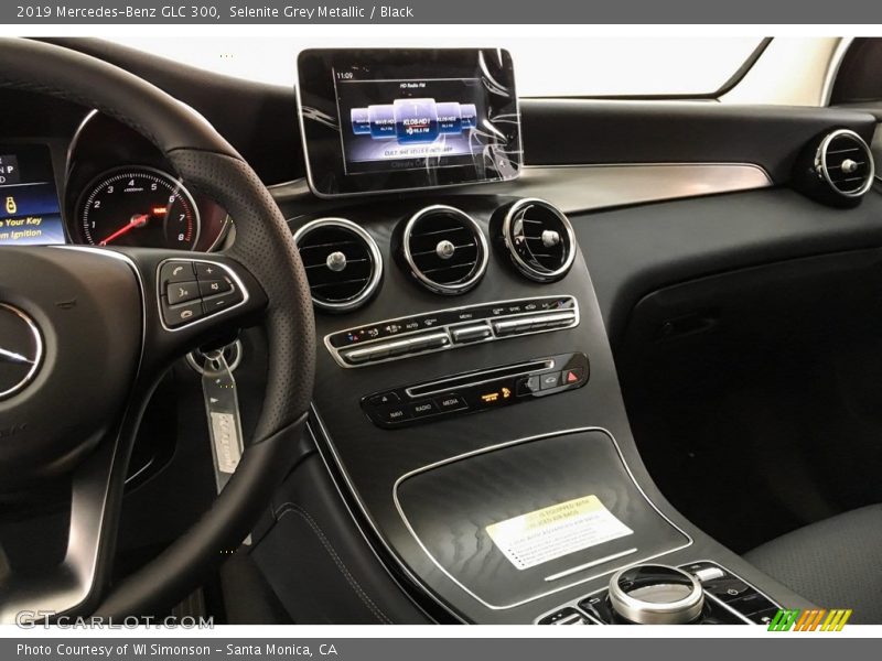 Selenite Grey Metallic / Black 2019 Mercedes-Benz GLC 300