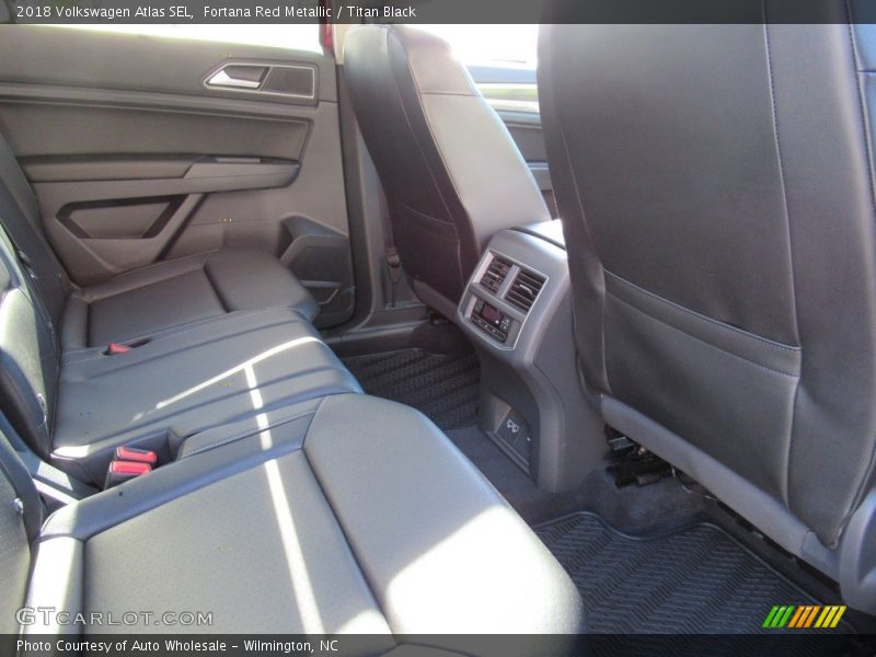 Fortana Red Metallic / Titan Black 2018 Volkswagen Atlas SEL