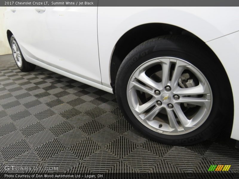 Summit White / Jet Black 2017 Chevrolet Cruze LT
