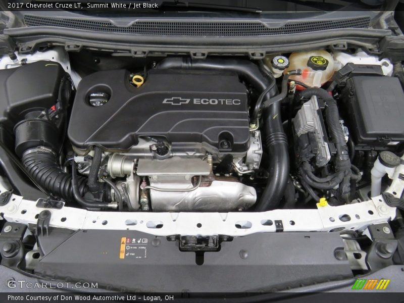 Summit White / Jet Black 2017 Chevrolet Cruze LT