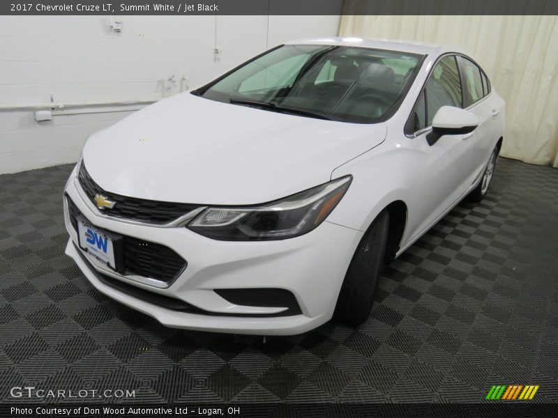 Summit White / Jet Black 2017 Chevrolet Cruze LT