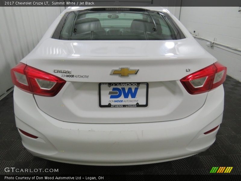 Summit White / Jet Black 2017 Chevrolet Cruze LT