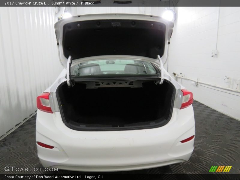 Summit White / Jet Black 2017 Chevrolet Cruze LT