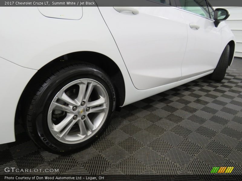 Summit White / Jet Black 2017 Chevrolet Cruze LT